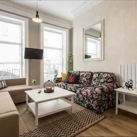 New Georgian Self-catered At The Spire Apartament