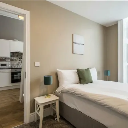 New Georgian Self-catered At The Spire Apartament